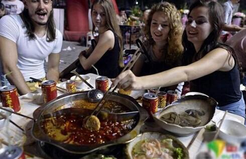 火鍋當(dāng)選國民美食，“她經(jīng)濟(jì)”成重頭戲|餐飲界