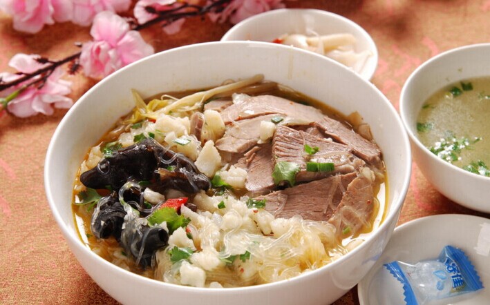 特色美食被“標準化”背后的思考：同質(zhì)化問題怎么破？|餐飲界