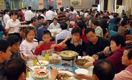 中國(guó)餐飲年收入突破3萬(wàn)億元  外賣(mài)市場(chǎng)競(jìng)爭(zhēng)加劇