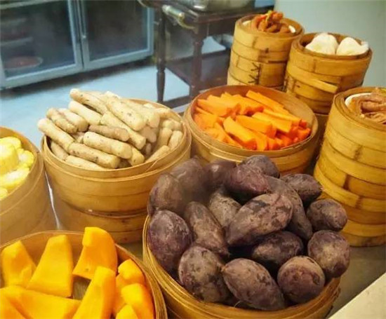你覺得不上檔次的那些餐飲，卻為何頻頻能夠引爆市場？|餐飲界