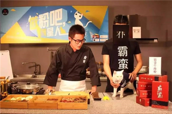 餐飲業(yè)開(kāi)啟“直播”新模式，餐飲人該怎么正確把玩？|餐飲界