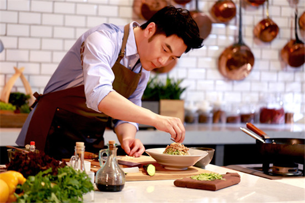 玩轉(zhuǎn)“網(wǎng)紅”，林依輪要演出不一樣的“美食計”|餐飲界