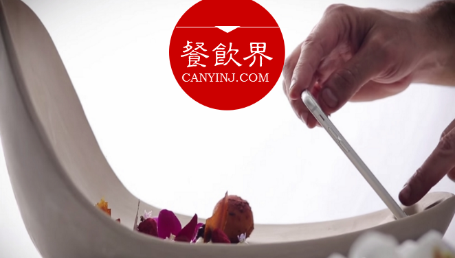 將餐盤打造成“拍照神器”，這家餐廳完成一次完美的社群營(yíng)銷！