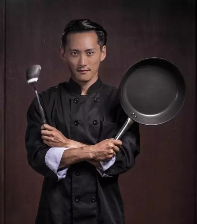 明明可以靠臉吃飯，卻做了豬手外賣，月流水做到20