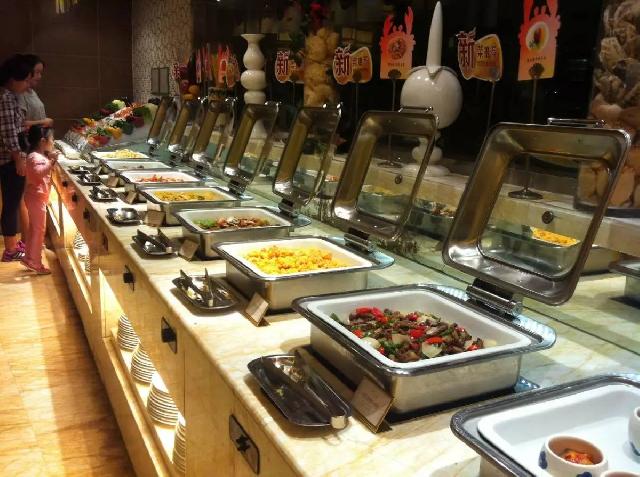  自助餐快沒(méi)法干了，活路在哪里？|餐飲界