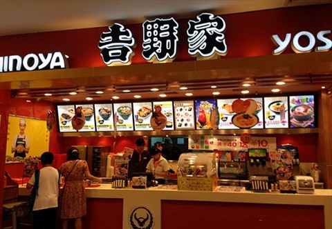 一碗牛肉飯賣了100多年，年?duì)I收79億！|餐飲界