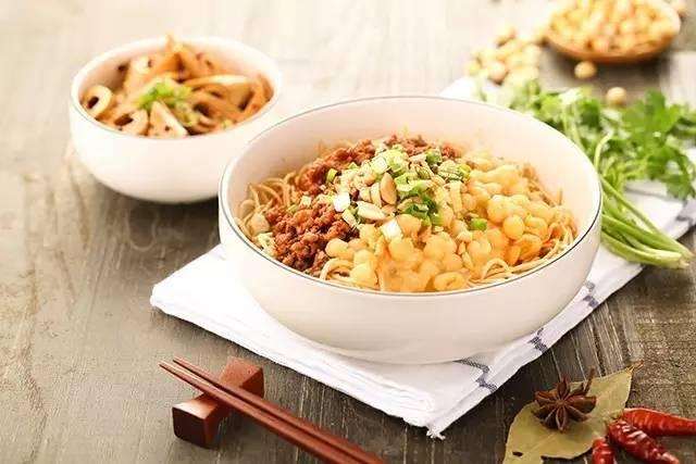 他把一個(gè)單品做到整個(gè)城市為之“瘋狂”，背后的秘密竟是這樣！|餐飲界