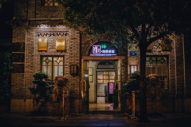 跨界做餐飲，單店日均流水43萬，已經(jīng)火爆了四年|餐飲界