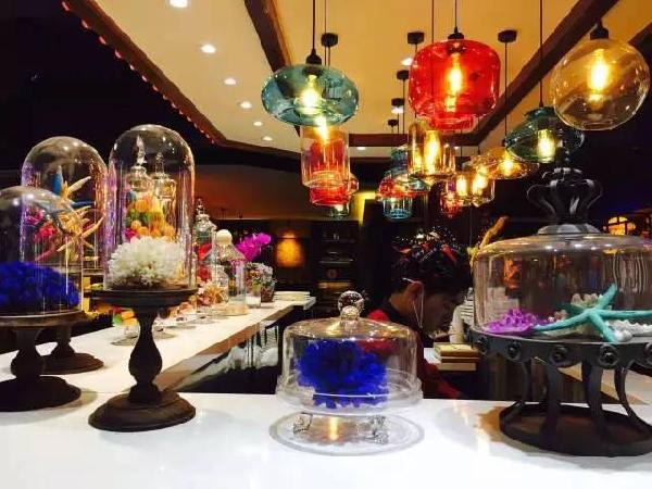 市場(chǎng)追捧“小奇特”，這家餐廳為啥偏要“大多全”？|餐飲界