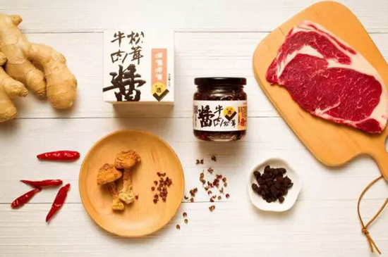面對早已對手林立的調(diào)味品市場，呷哺呷哺為何現(xiàn)在才選擇進入？|餐飲界