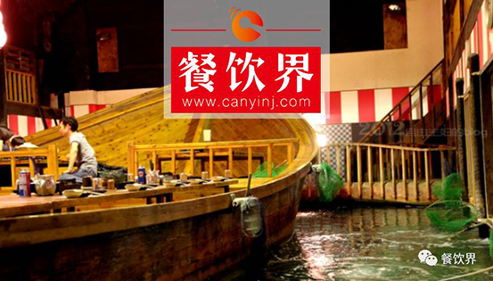 城會玩！這家火爆日本的居酒屋，竟然可以一邊釣魚一邊吃生魚片！