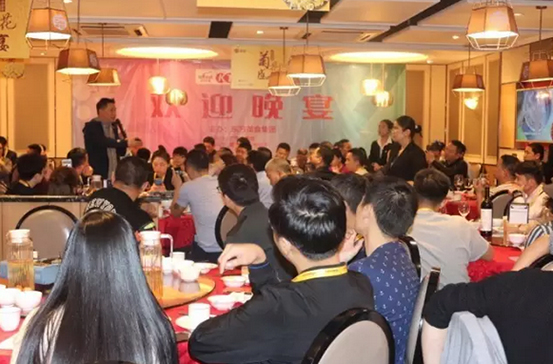 全國100位美食達人現(xiàn)場考察譚廚中山傳家菜，火爆朋友圈！