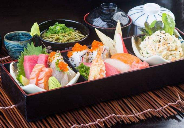 日料KO中國(guó)七大菜系，中國(guó)餐飲怎么辦？
