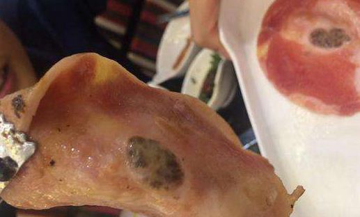 顧客在?？趷凵锌筒蛷d吃到“惡心”烤肉？商家回應(yīng)：是積血肉
