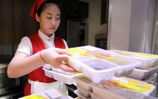 高鐵上可以訂外賣(mài)了！肯德基、麥當(dāng)勞、真功夫們率先“上車(chē)”！