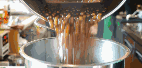 一杯奶茶=8罐紅牛！你們愛喝的COCO、貢茶等暢銷奶茶，還敢喝嗎？
