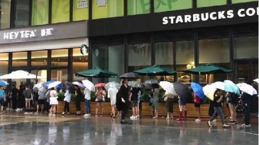 帝都開業(yè)首日排隊(duì)排到星巴克門口！喜茶離成為“巨頭”還有多遠(yuǎn)？