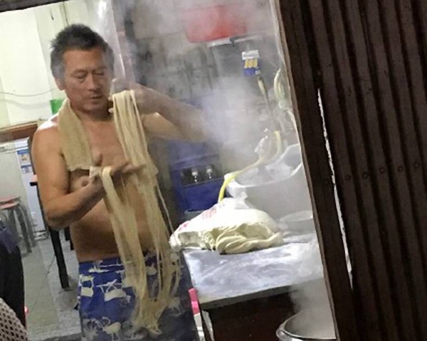 驚動美食大V和《男人裝》的“京城第一拉面”，竟只要10塊錢一碗？|餐飲界