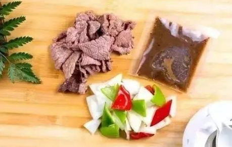 逼走“街霸”黃燜雞，60家外賣(mài)品牌，總結(jié)6招，避免了這大坑