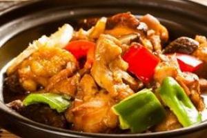 赴美開(kāi)店引關(guān)注，黃燜雞出海的冷思考|餐飲界