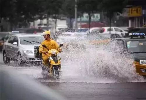下雨天做外賣只能關(guān)店？機(jī)智的店長(zhǎng)用滴滴打車送餐...|餐飲界