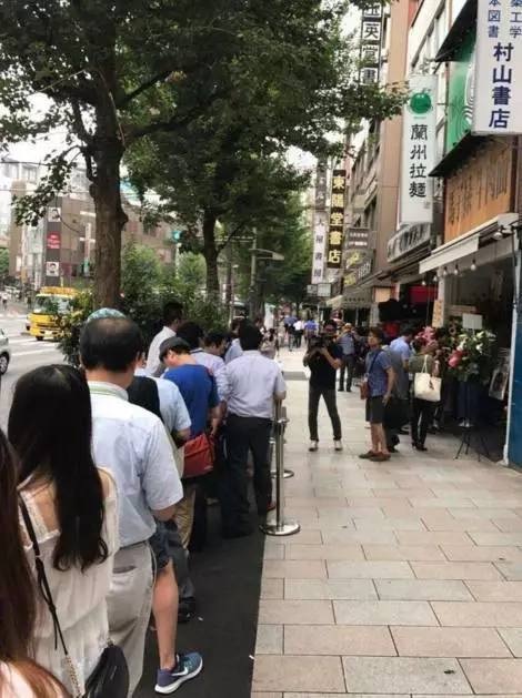 100塊一碗的蘭州拉面竟在日本排長(zhǎng)隊(duì)，中國(guó)餐飲人該如何走出去？ | 深思