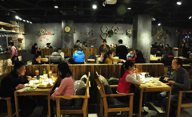 每天只賣一道菜月入120萬日元，她成功的秘訣是什么？|餐飲界
