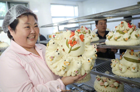 大媽賣饅頭3年 年銷1000萬元，網(wǎng)友：我該賣燒餅還是賣饅頭？