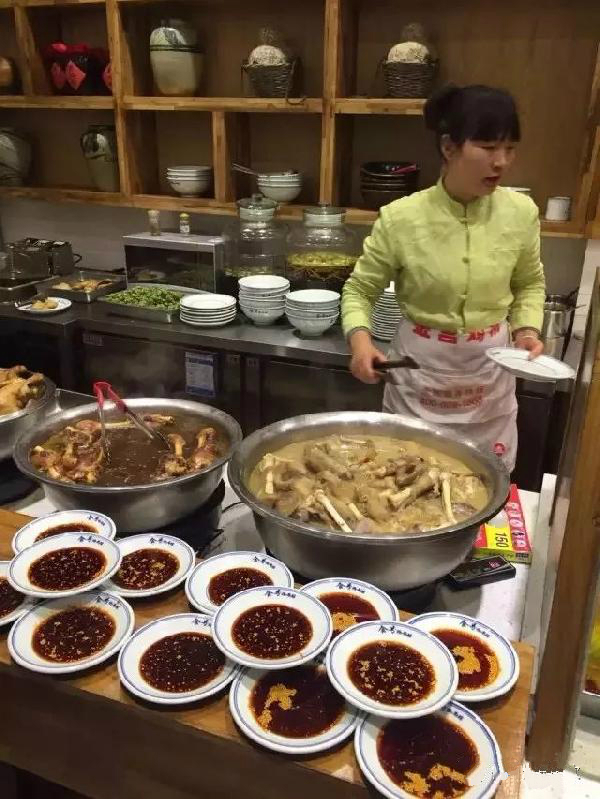 食號燴面館：只賣一碗面，日翻臺六次，營業(yè)額達3萬！|餐飲界