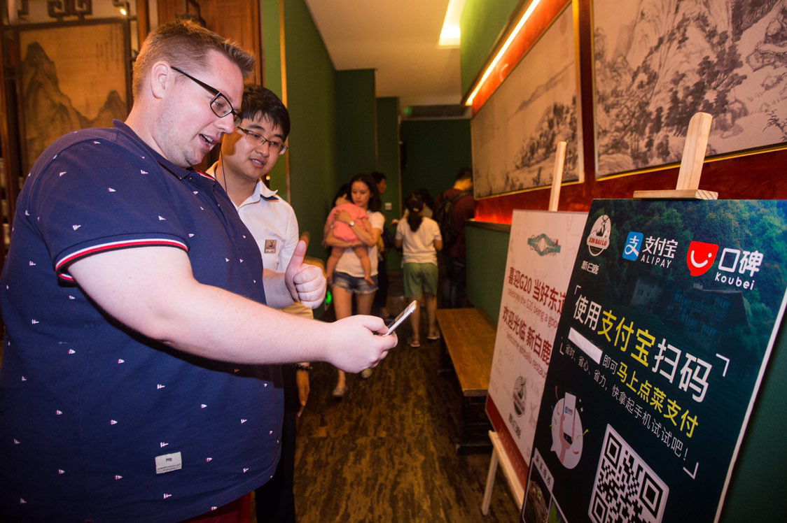 用低俗營銷抓住眼球后，是否真的會(huì)給餐廳帶來收益？|餐飲界