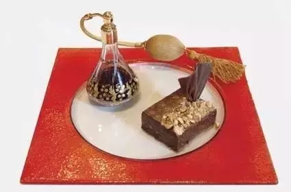 美國紐約曼哈頓出現(xiàn)最貴甜品，真心吃不起！|餐飲界