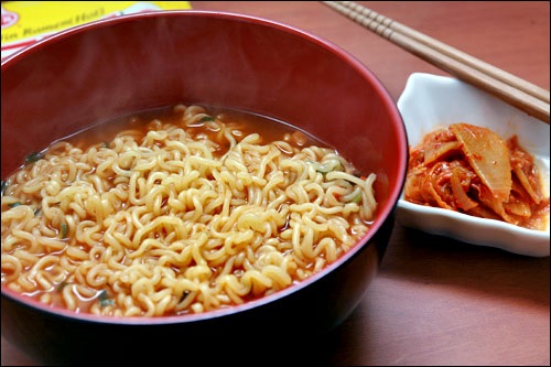 外賣終結(jié)方便面？ 專家稱方便面可轉(zhuǎn)向休閑食品