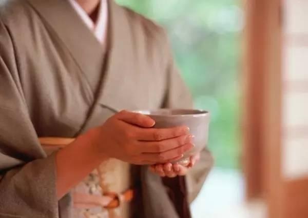 這家餐企用了4個“找死”的經(jīng)營方法，卻成為行業(yè)老大|餐飲界
