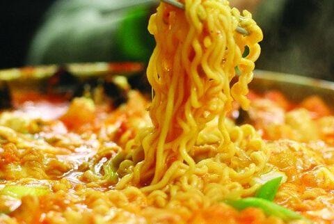 泡面三年少賣80億包，康師傅用什么打退外賣的進(jìn)攻？