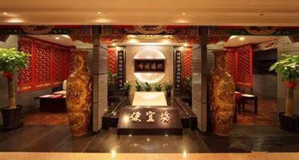 同樣都是做鴨，成名600年的烤鴨鼻祖，竟這樣被全聚德?lián)屃孙L(fēng)頭？