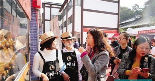 10萬市民熱捧潮汕菜，廚師斬鵝肉斬到手軟