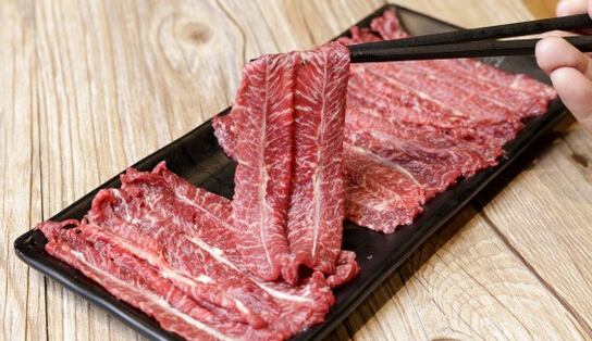 這個城市400多家潮汕牛肉火鍋，今冬只剩下101家，原來被串串香給頂了|餐飲界