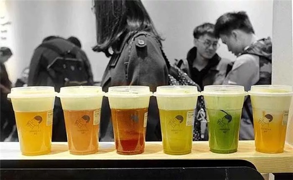 進(jìn)商場、做營銷、拉投資......“喜茶們”真的很忙！