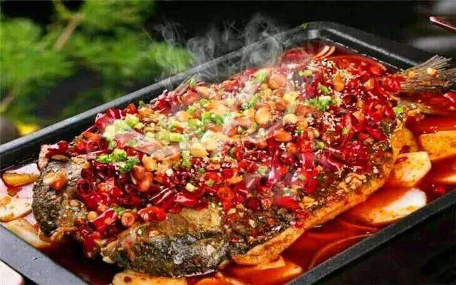 縱有萬(wàn)般風(fēng)情，不及同桌的蛙烤魚銷魂