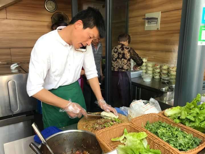 李巖：18年守住一個肉夾饃，他的小店成了地標