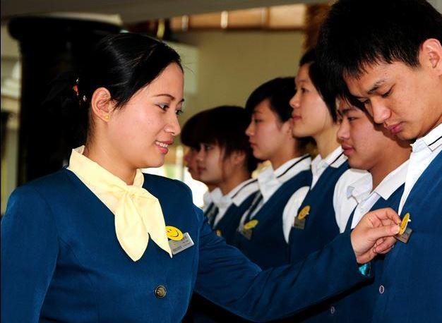 “小女孩”是做不好領(lǐng)班的！如何做一個(gè)優(yōu)秀的餐廳領(lǐng)班？
