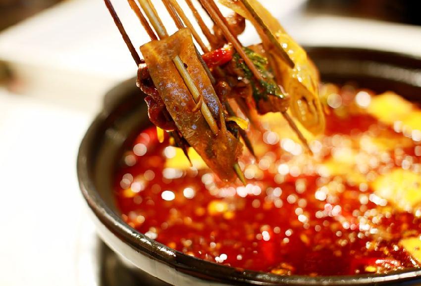 一串難求， 京城最火串串香，單店日賣2萬(wàn)串