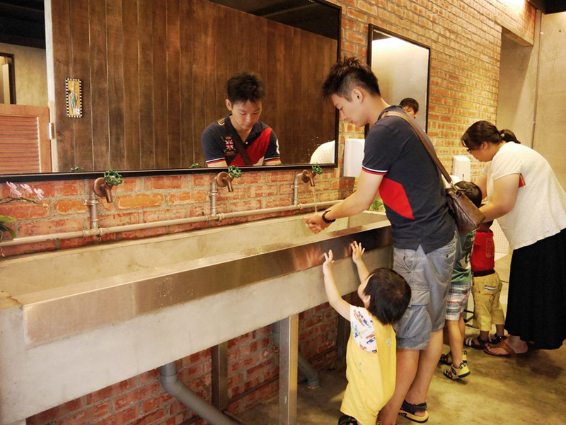 北京啟動餐飲“廁所革命”：須設置自動門，用餐高峰每15分鐘檢查一次