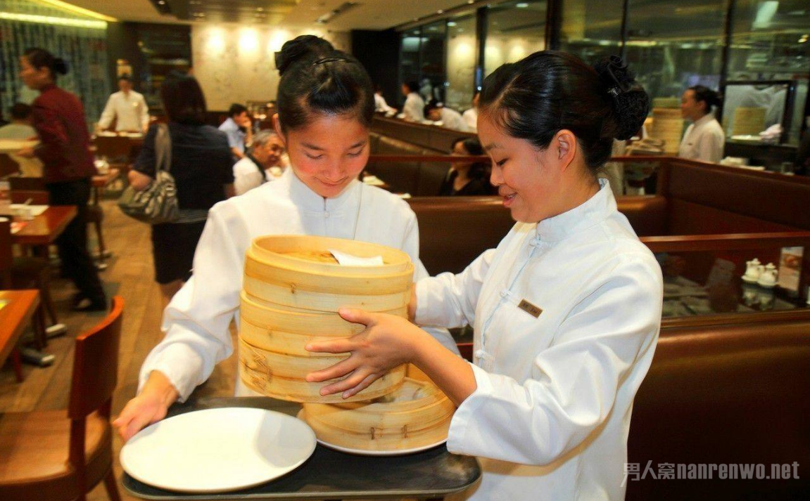 16歲女孩飯店打工20天，結(jié)算工資時(shí)卻欠老板195元|餐飲界