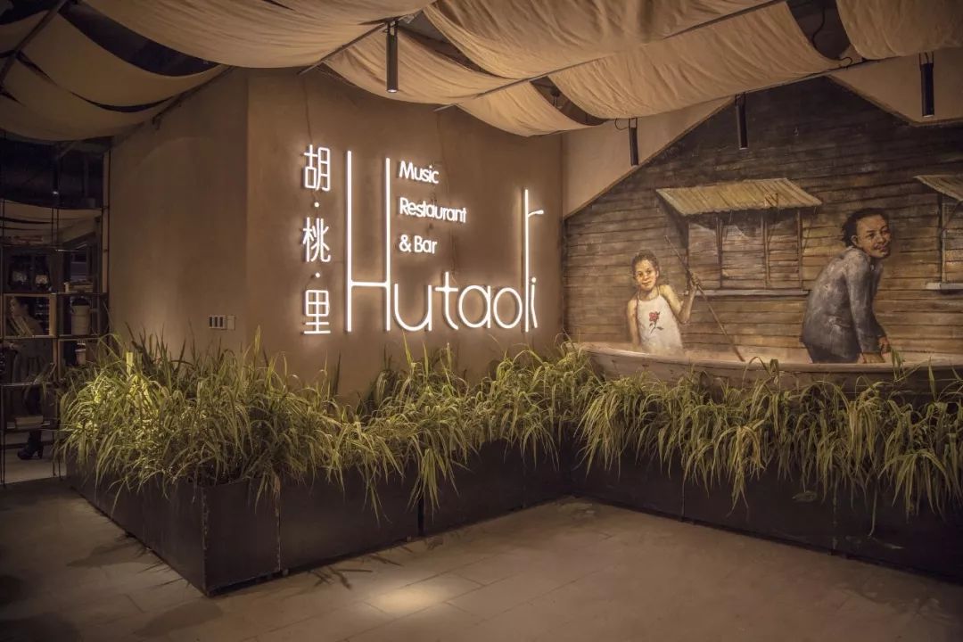 從“山寨熱”到“倒閉潮”，胡桃里你學(xué)不會(huì)的核心是什么？| 餐見(jiàn)