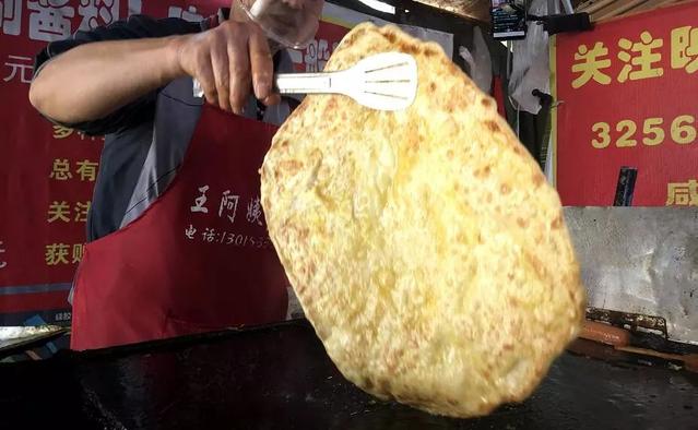 每天工作8個(gè)小時(shí)，賣200多個(gè)灌餅，月入4萬還買了兩套房！