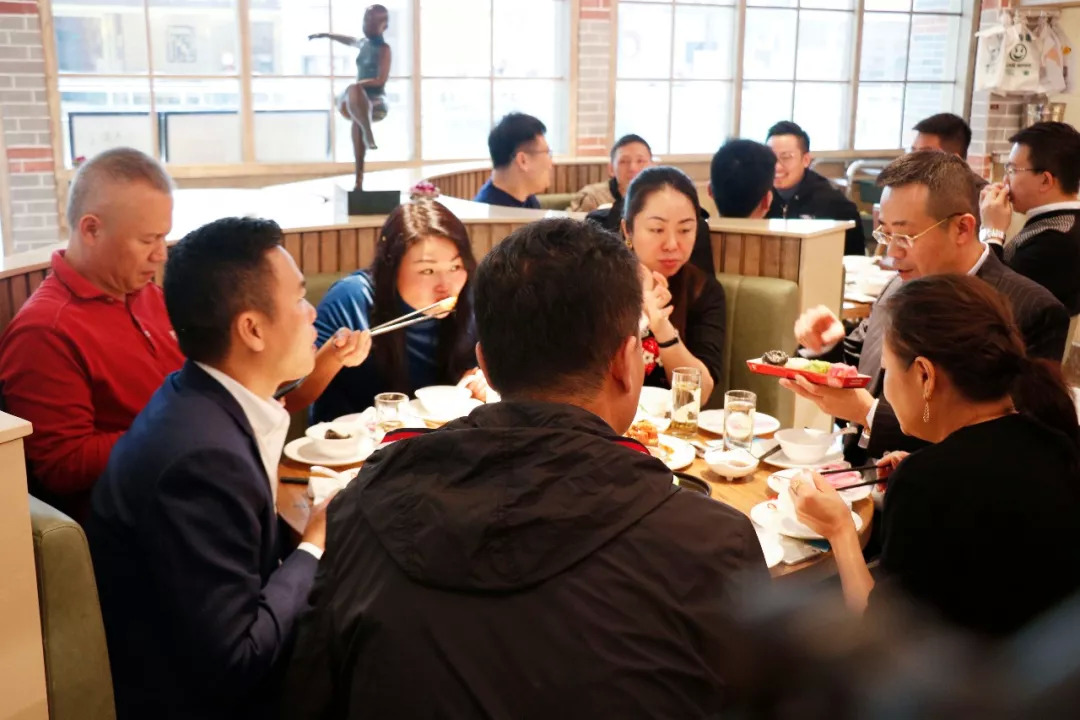 我們研究了100家餐廳：發(fā)現(xiàn)生意好的都有20個特征！