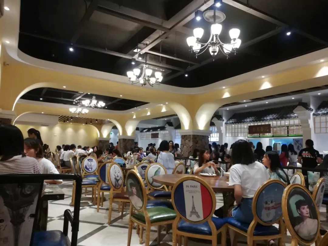 餐廳沒(méi)人氣，別再訓(xùn)斥廚師和服務(wù)員了，很可能是你不會(huì)“裝”！ | 創(chuàng)業(yè)筆記