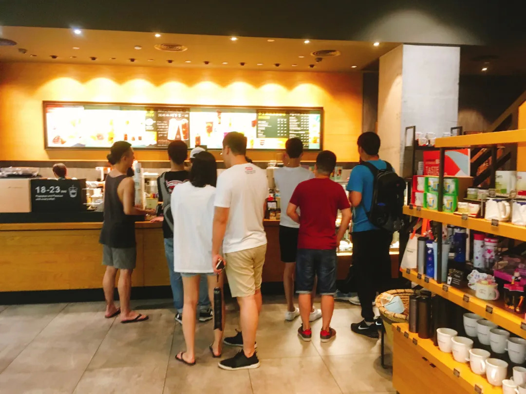 茶、咖不分家！喜茶與星巴克的成功有何共性？｜餐見|餐飲界