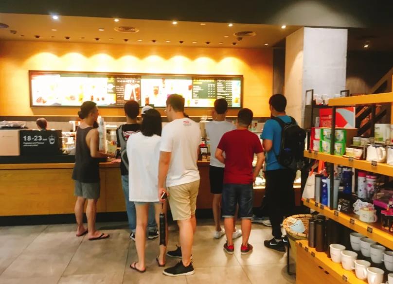 茶、咖不分家！喜茶與星巴克的成功有何共性？｜餐見